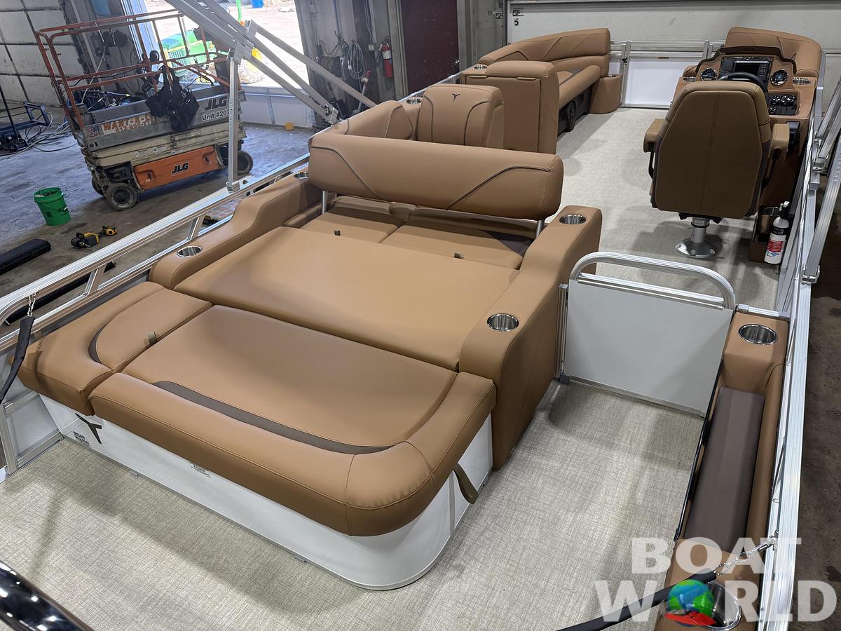 2026 Tahoe Sport VRB 2385 Swingback & 4-Stroke $34995