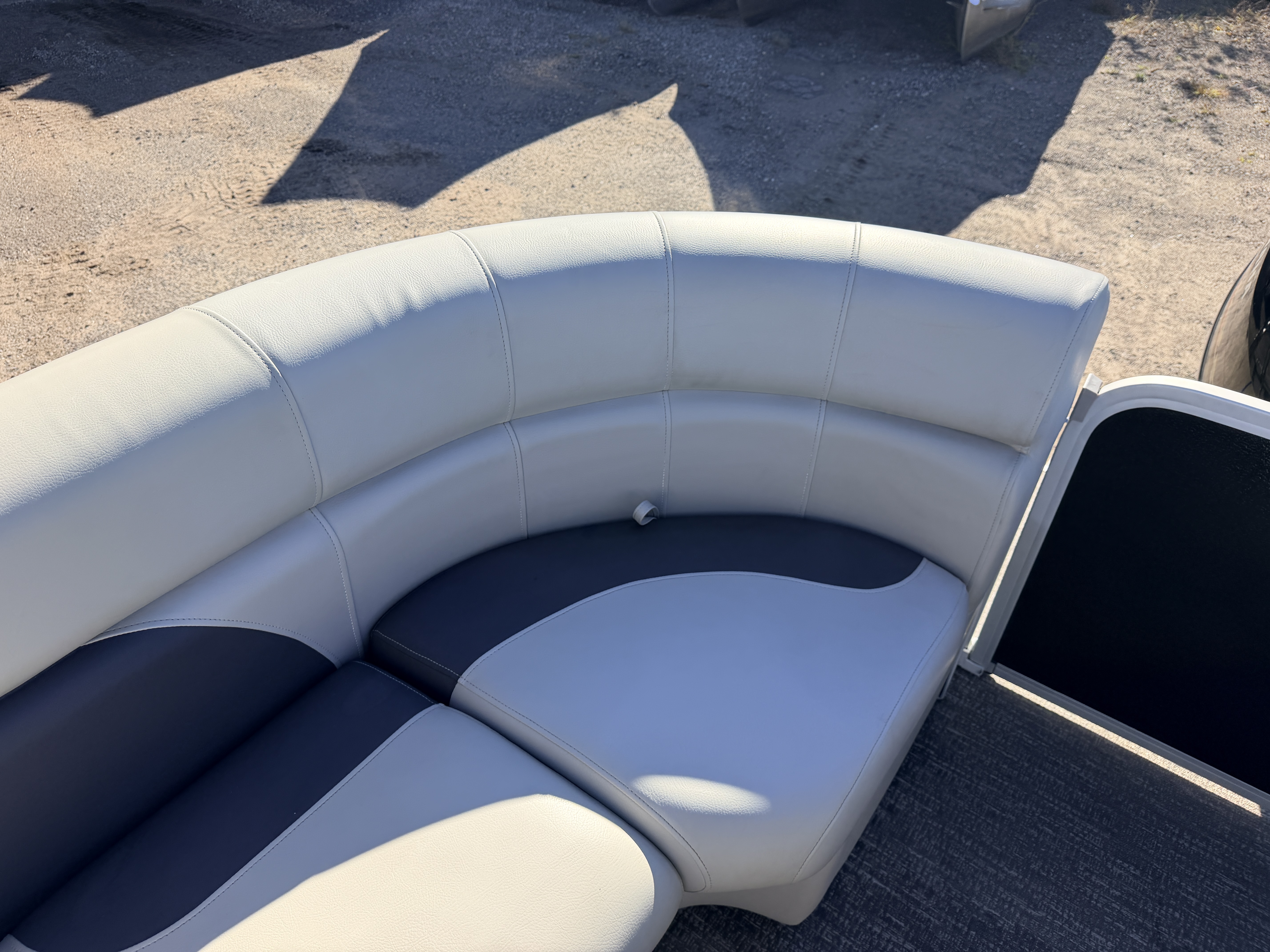 Used 2022 Premier 230 SunSpree RF & 116HP Yamaha 4Stroke -$34,995