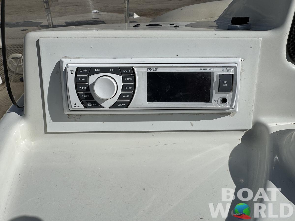 Used 2007 Lowe Suncruiser Tahiti 224 Deck Boat