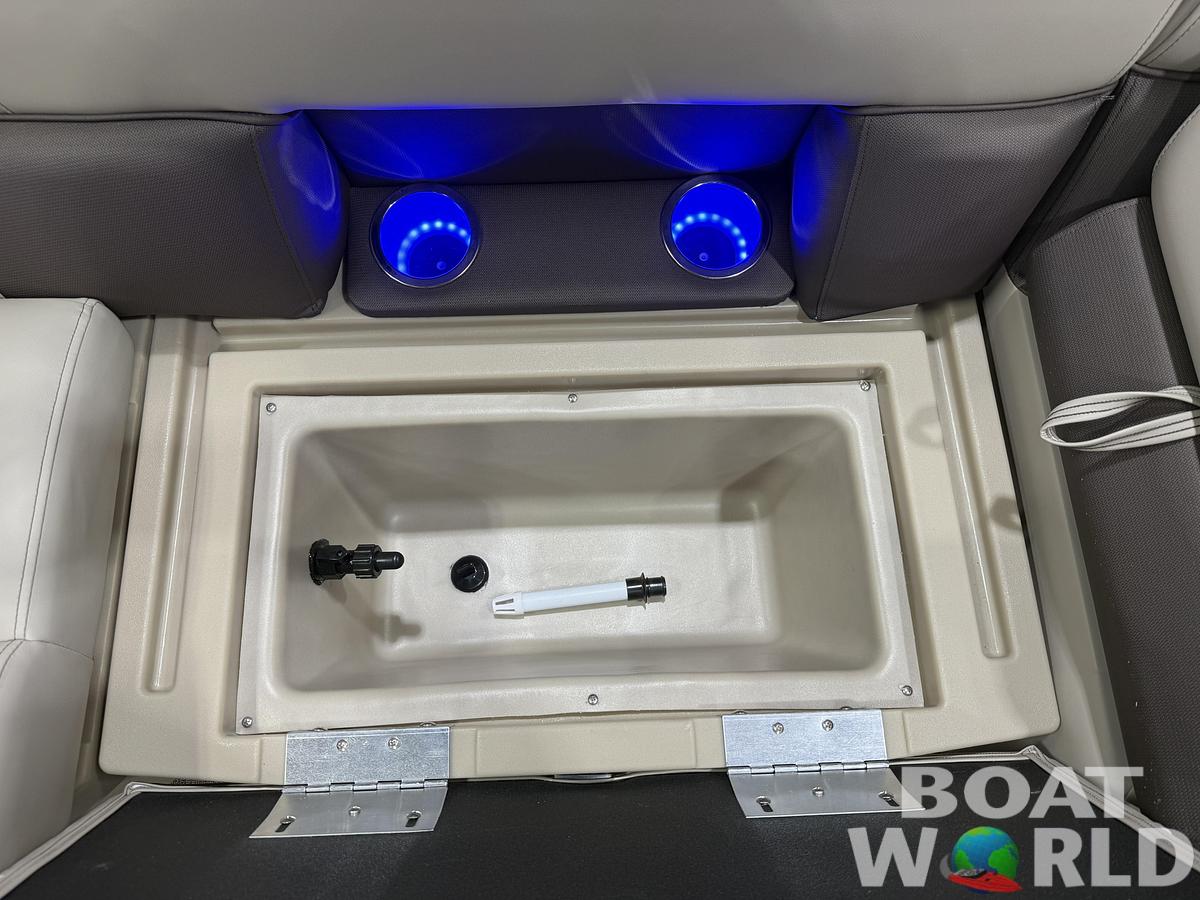 2026 Bentley Pontoons Legacy 223 Navigator Quad Lounge Tritoon