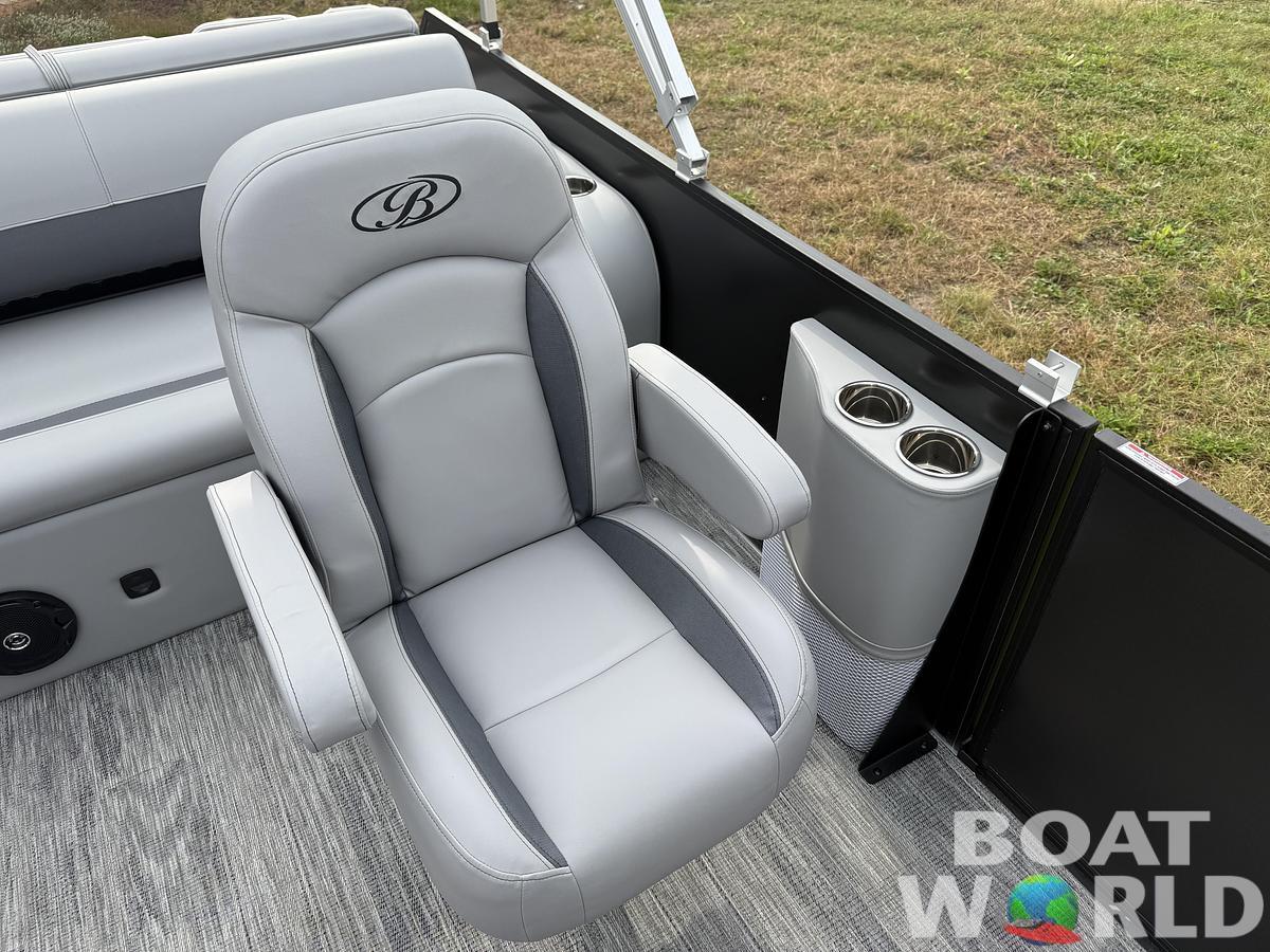 2025 Bentley Pontoons Legacy 200 Swingback