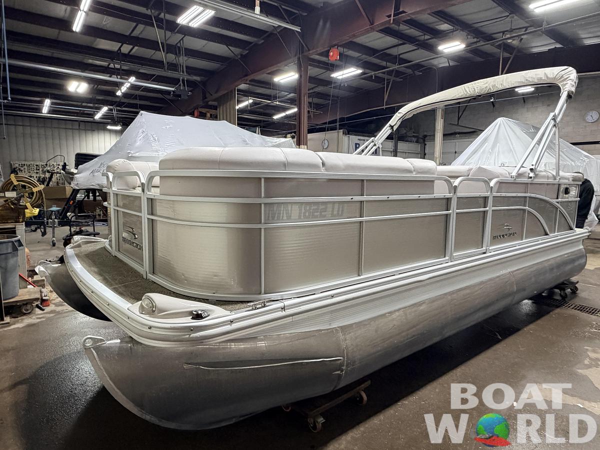Used 2014 Bennington 21 SLX & 90HP Yamaha 4Stroke -$19,995
