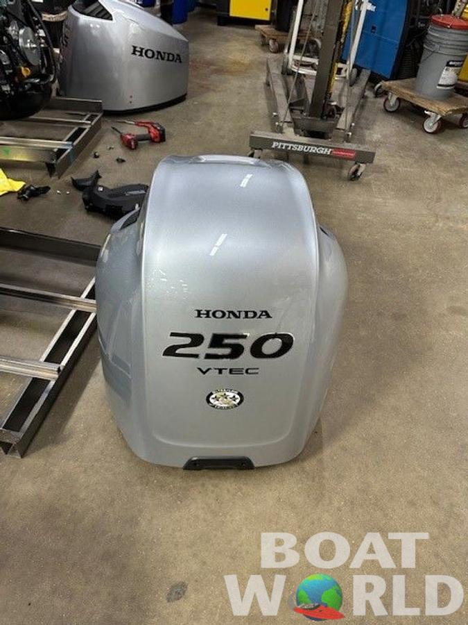 2025 Honda Marine Twin 250HP New 30"