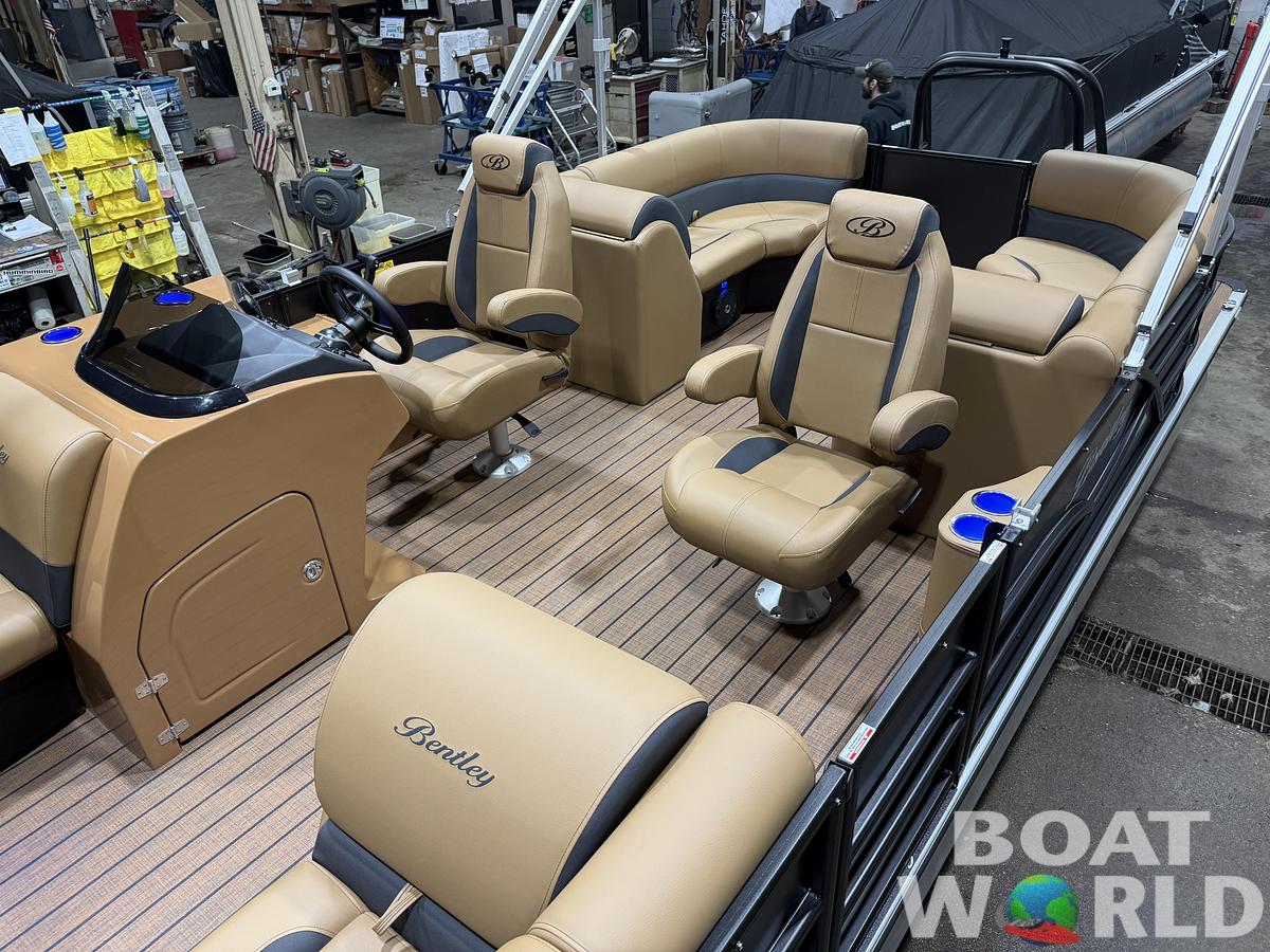 2026 Bentley Pontoons Legacy 220 Navigator Quad Lounge