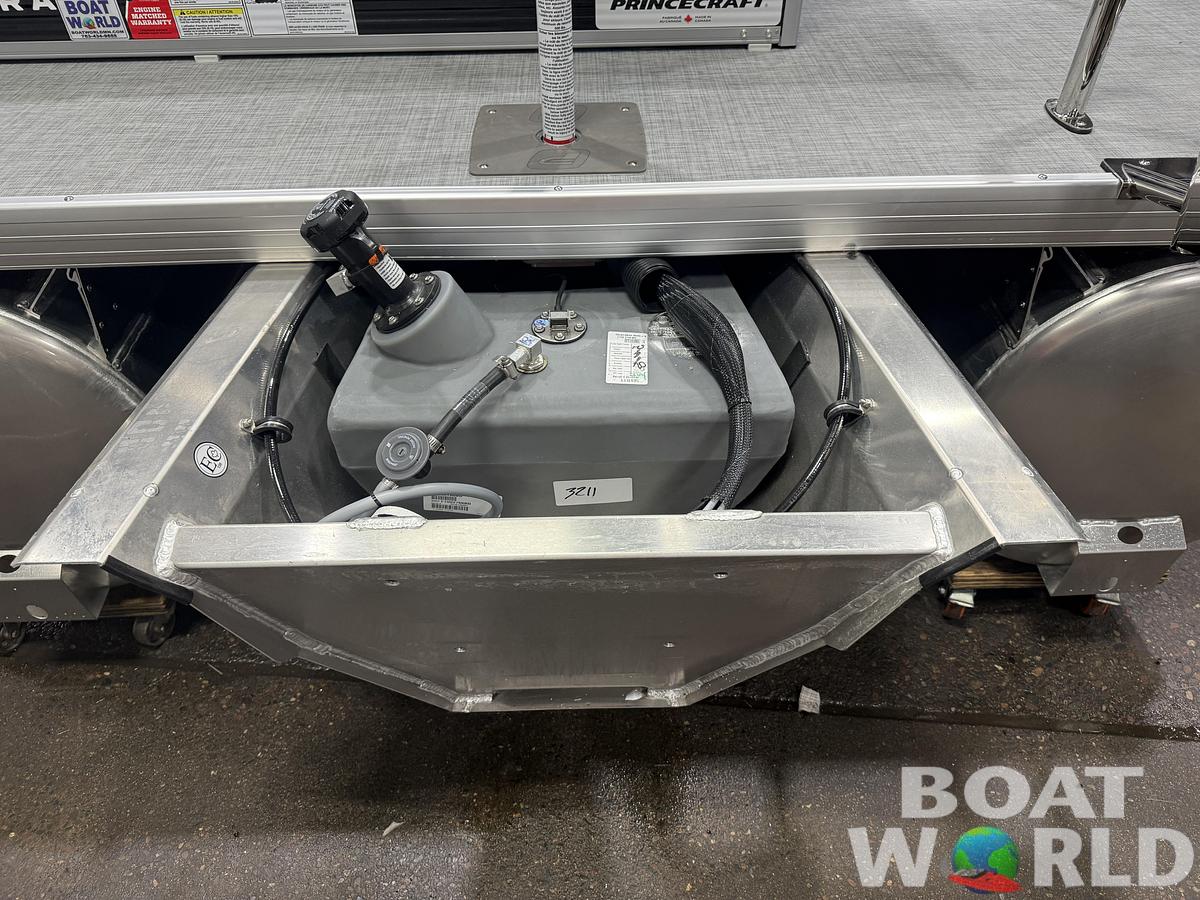 2026 Princecraft Vectra 23 RL SS Swingback Tritoon 