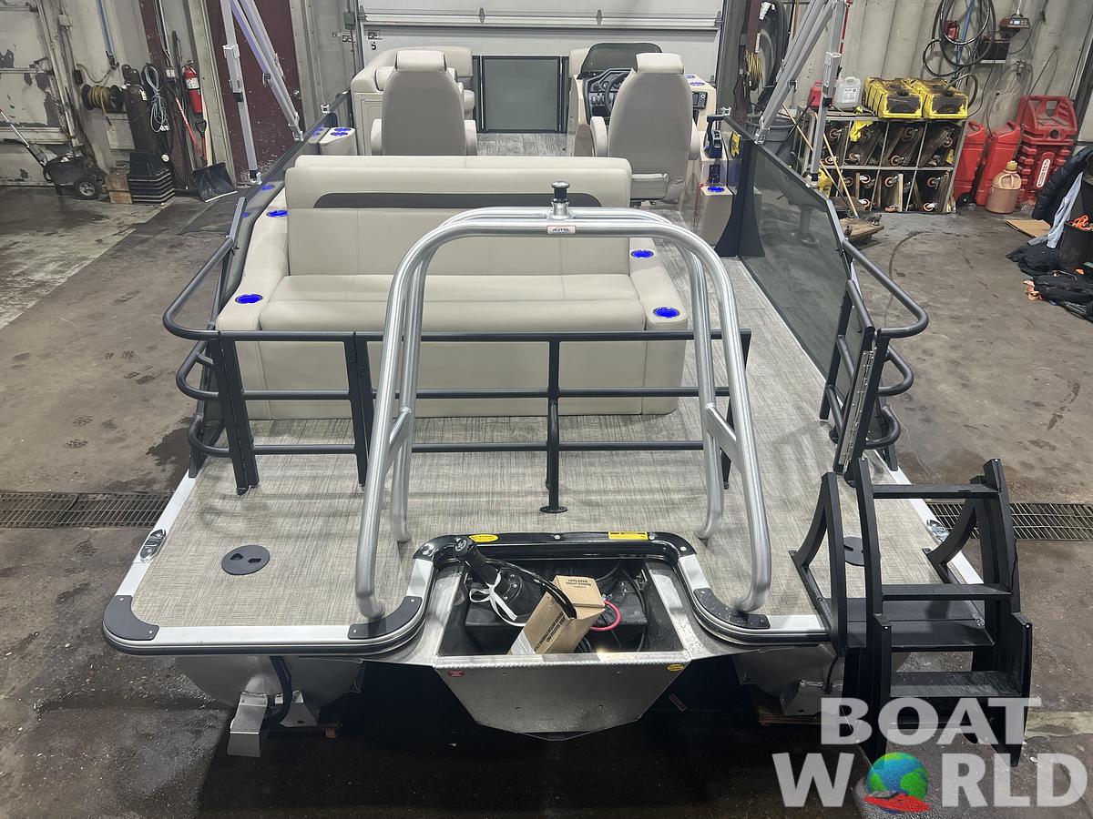 2026 Bentley Pontoons Legacy 223 Swingback Tritoon