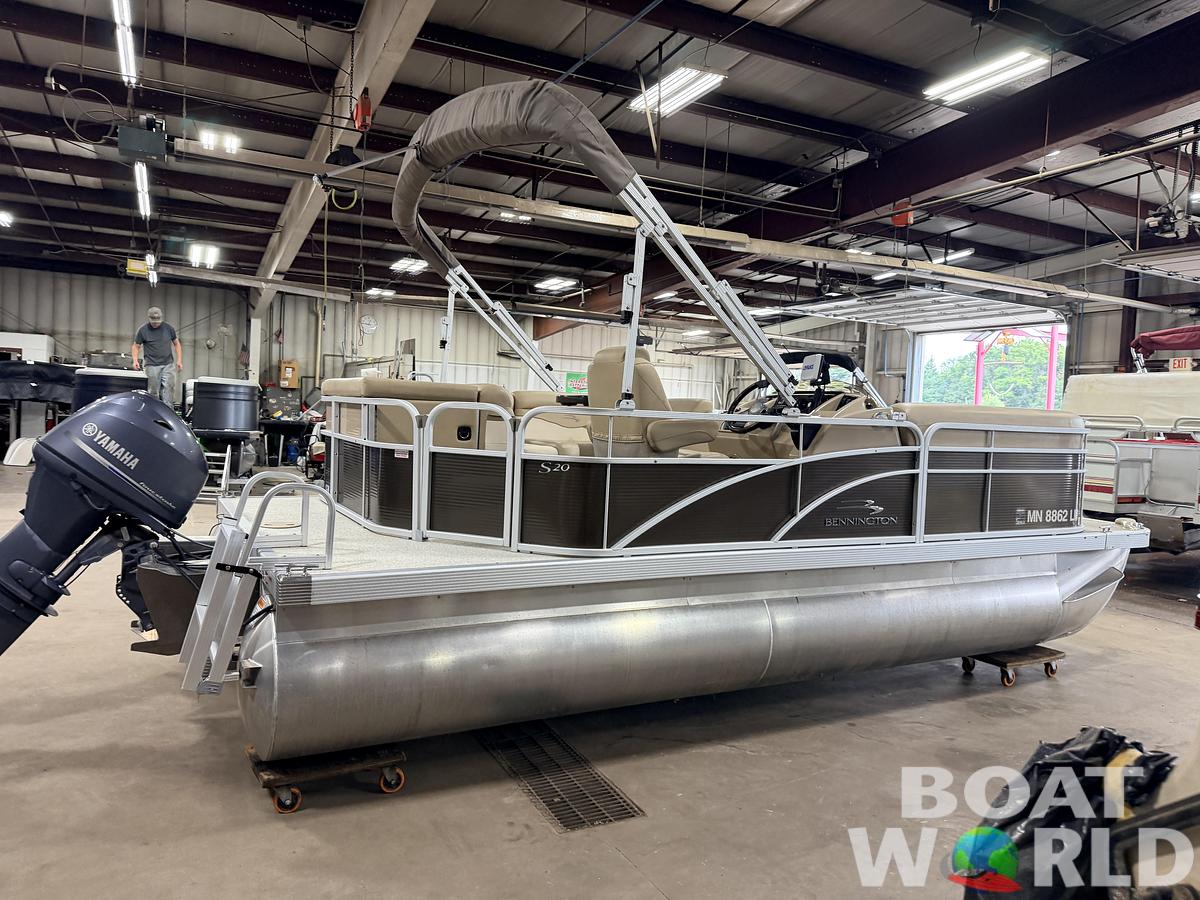 Used 2016 Bennington 20 SLM & 50HP Yamaha 4Stroke -$19,995