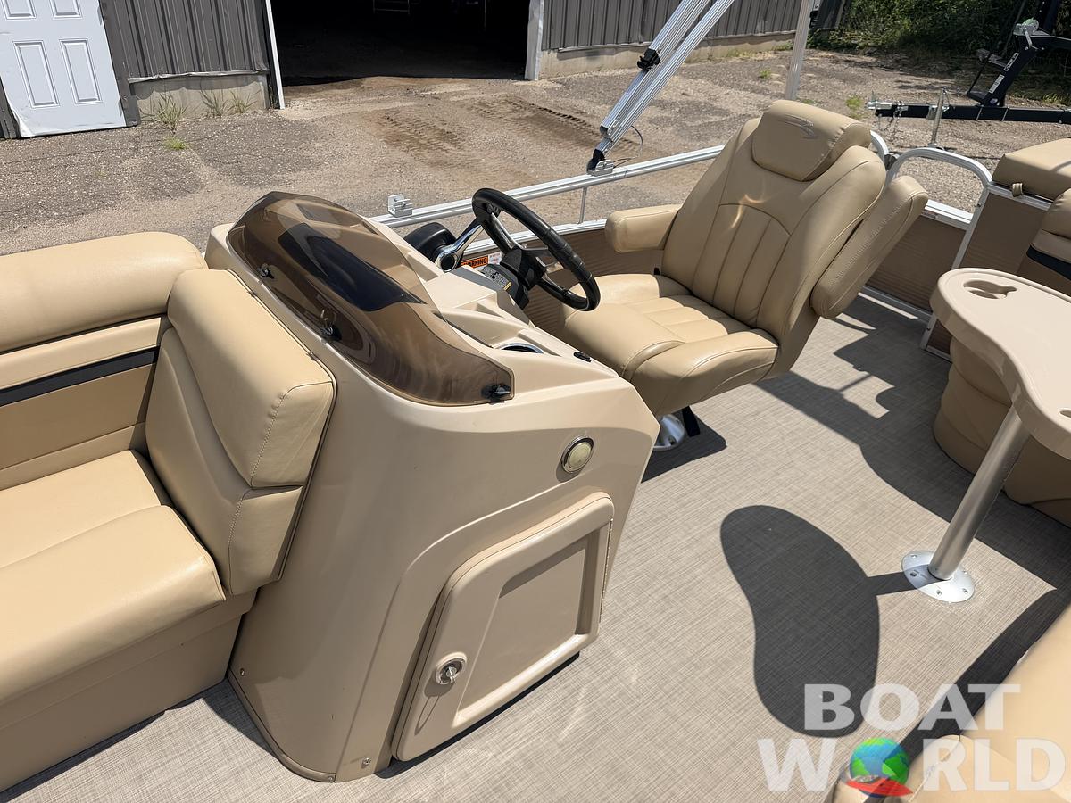 Used 2017 Bennington 208 SL & 50HP Yamaha 4Stroke -$24,995