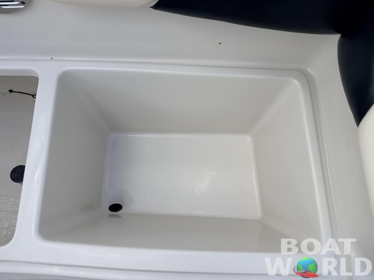 Used 2011 Tahoe 215 Xi Deck Boat & 220HP Mercruiser V8 -$17,995