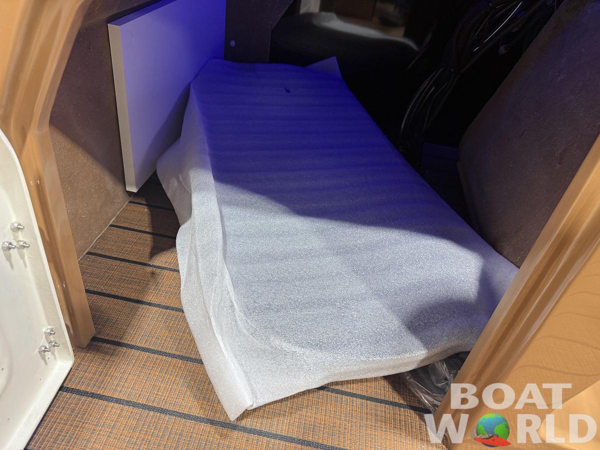 2026 Bentley Pontoons Legacy 200 Navigator Quad Lounge $39995