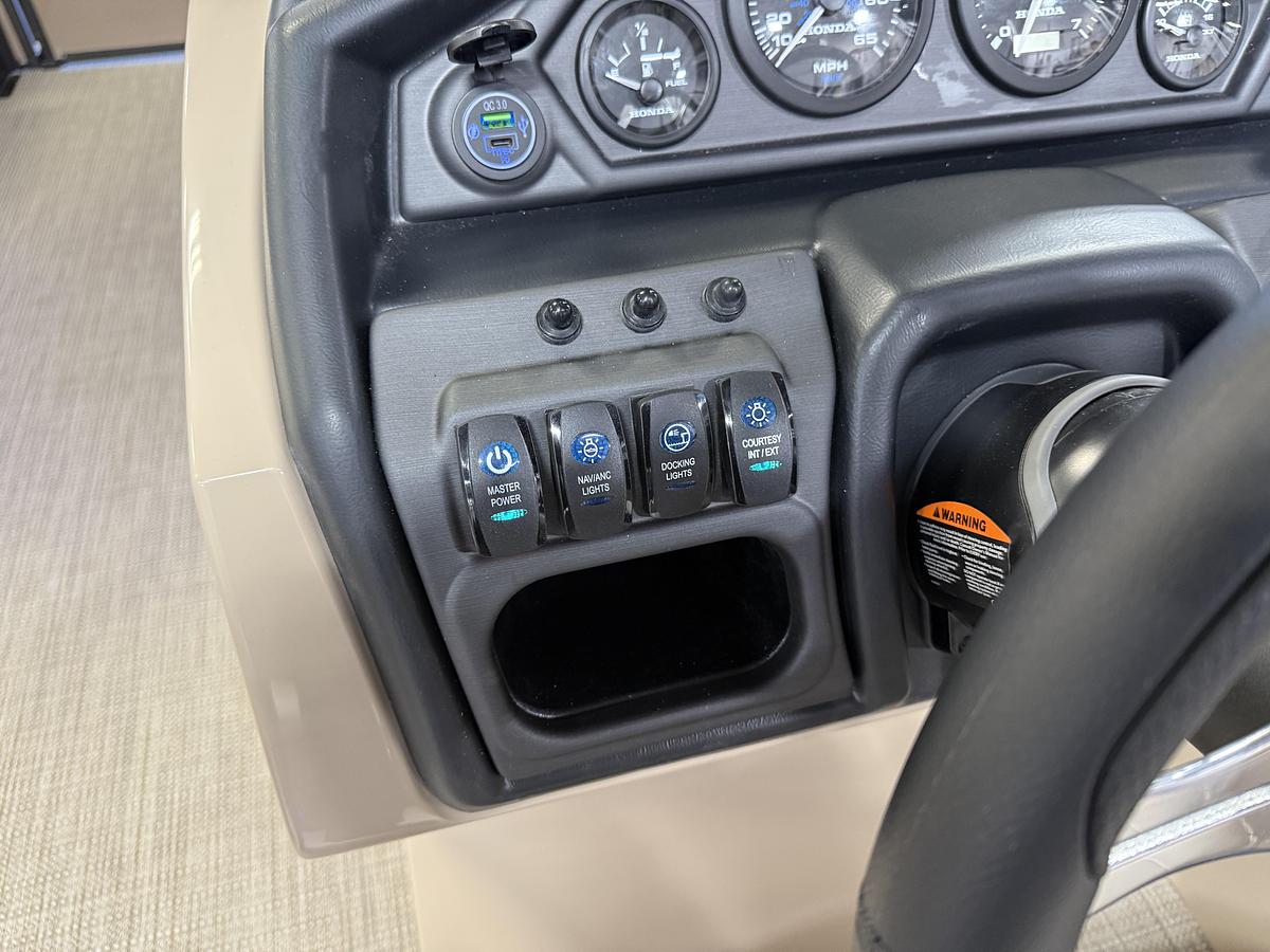 2025 Bentley Pontoons Legacy 223 Swingback Tritoon & Honda 4-Stroke EFI