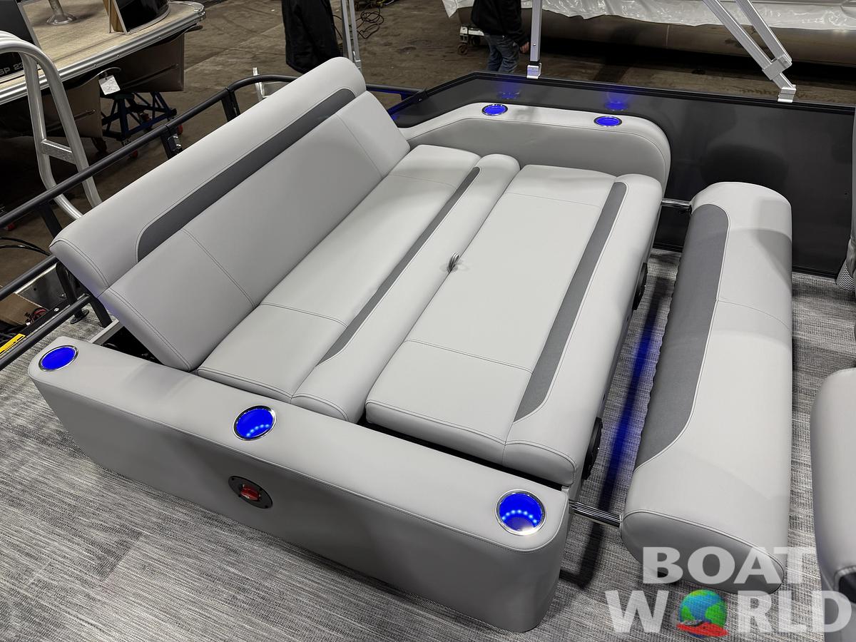 2026 Bentley Pontoons Legacy 223 Swingback Tritoon 