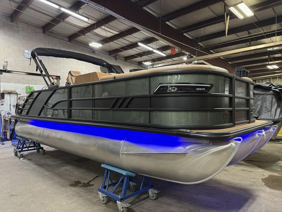 2025 Bentley Pontoons Elite 223 Swingback Tritoon & Honda 4-Stroke EFI