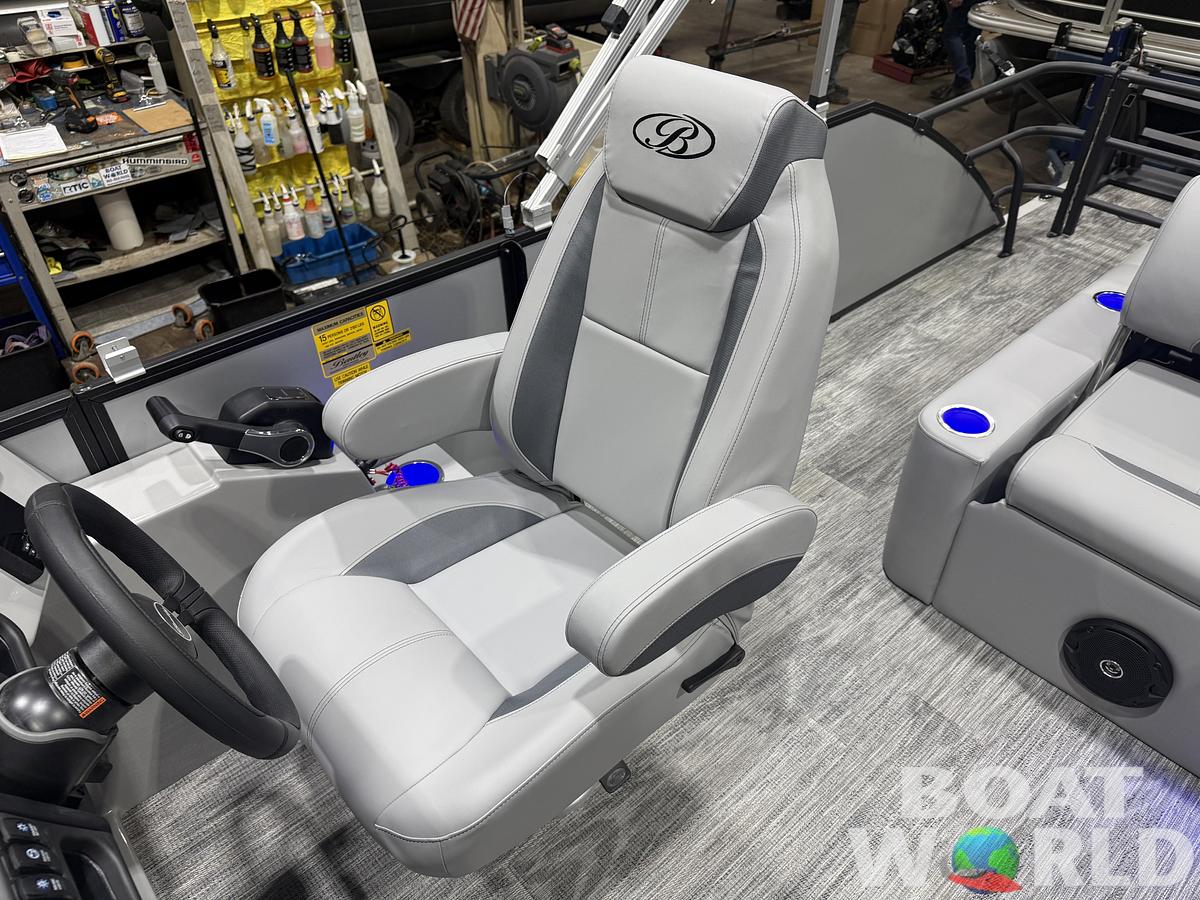 2026 Bentley Pontoons Legacy 220 Swingback 
