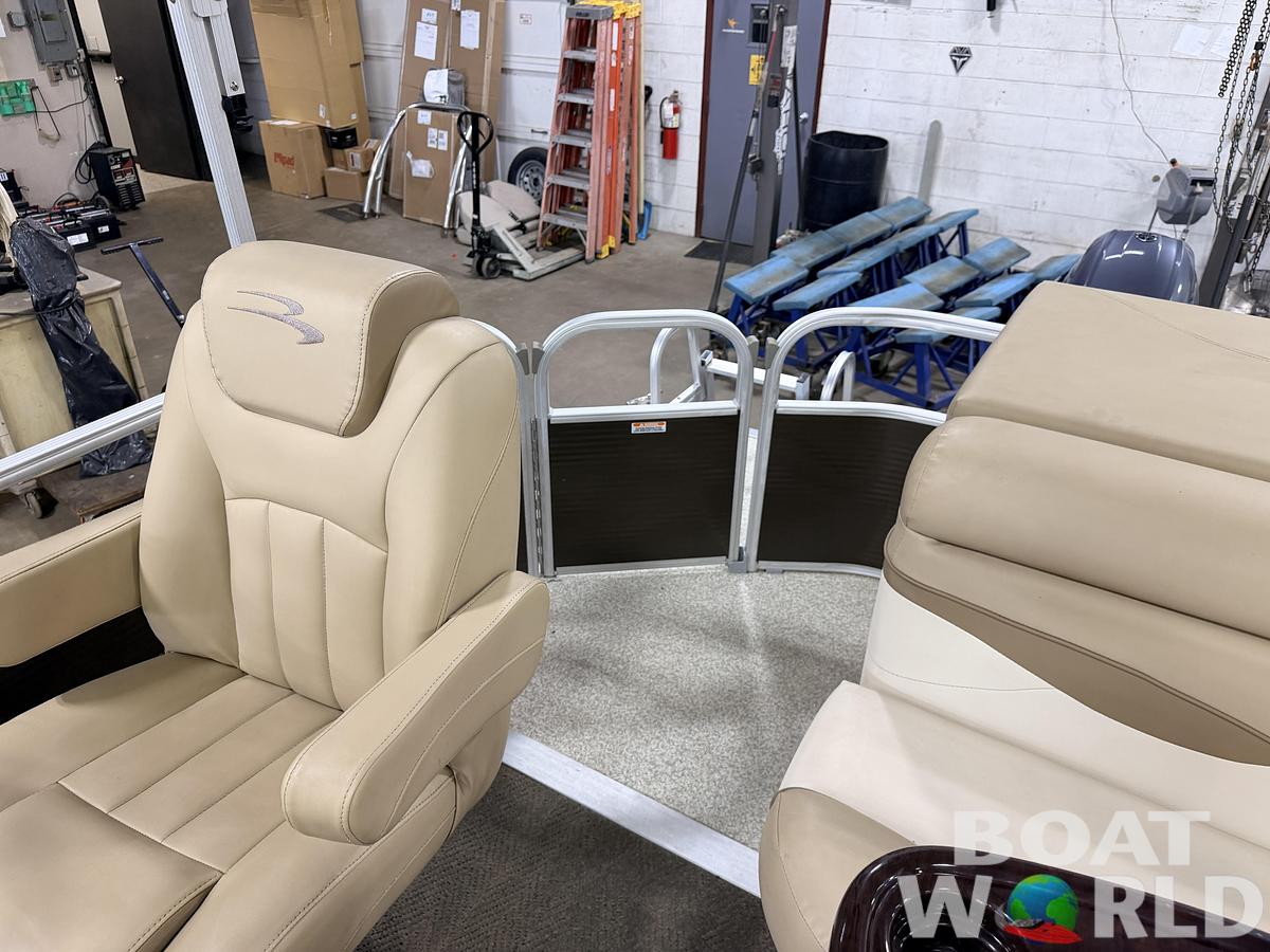 Used 2016 Bennington 20 SLM & 50HP Yamaha 4Stroke -$19,995
