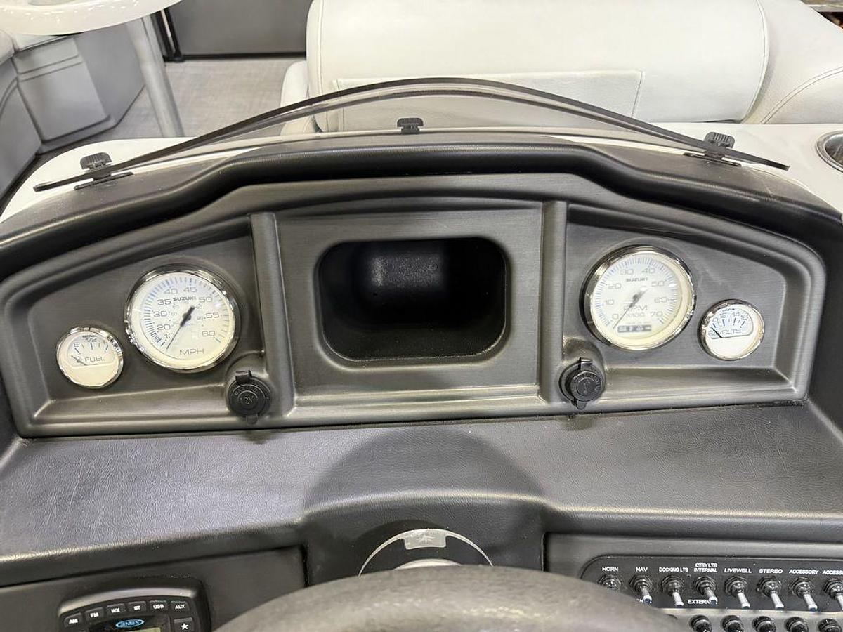 Used 2020 Bentley Pontoons Legacy 223 Navigator Quad Lounge Tritoon & Suzuki 140HP 4-Stroke EFI