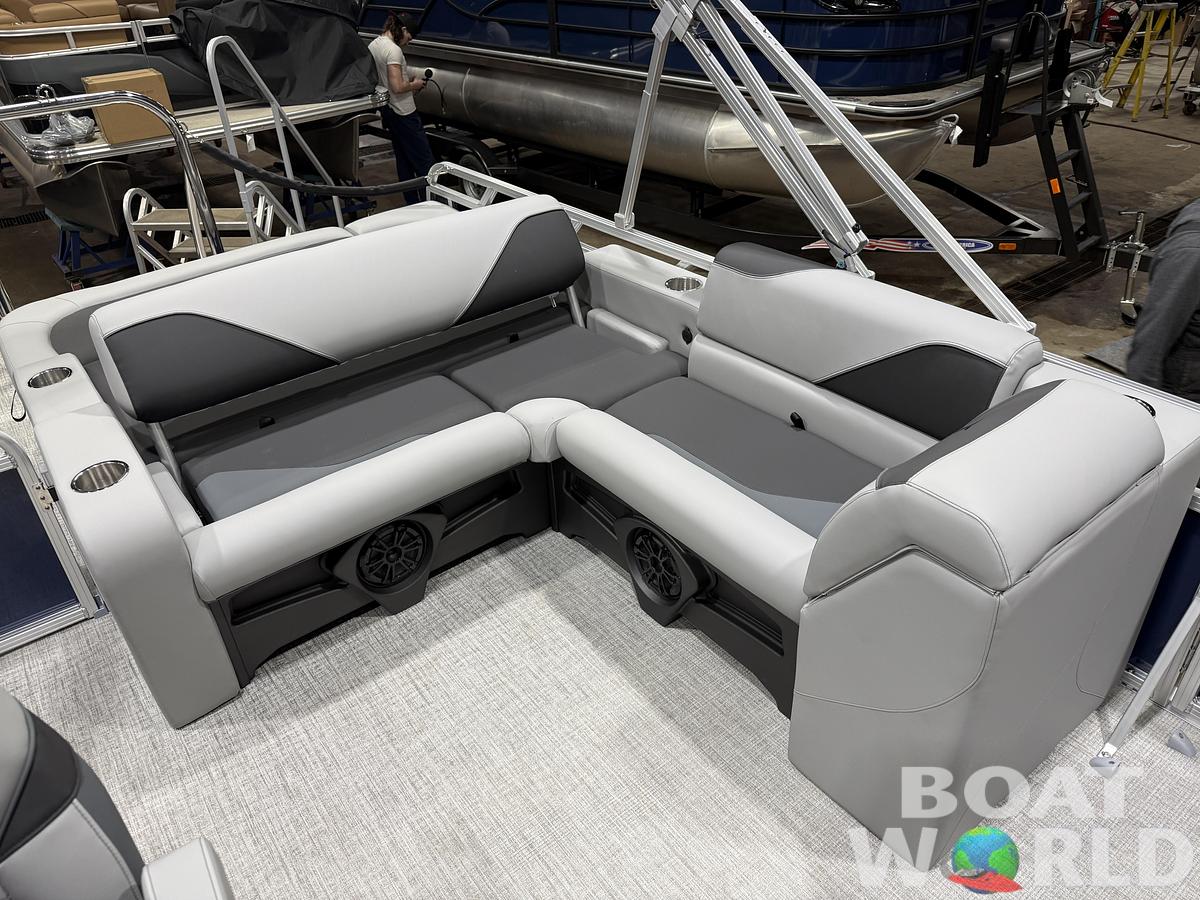 2026 Tahoe Sport VRB 2385 Swingback & 4-Stroke $34995