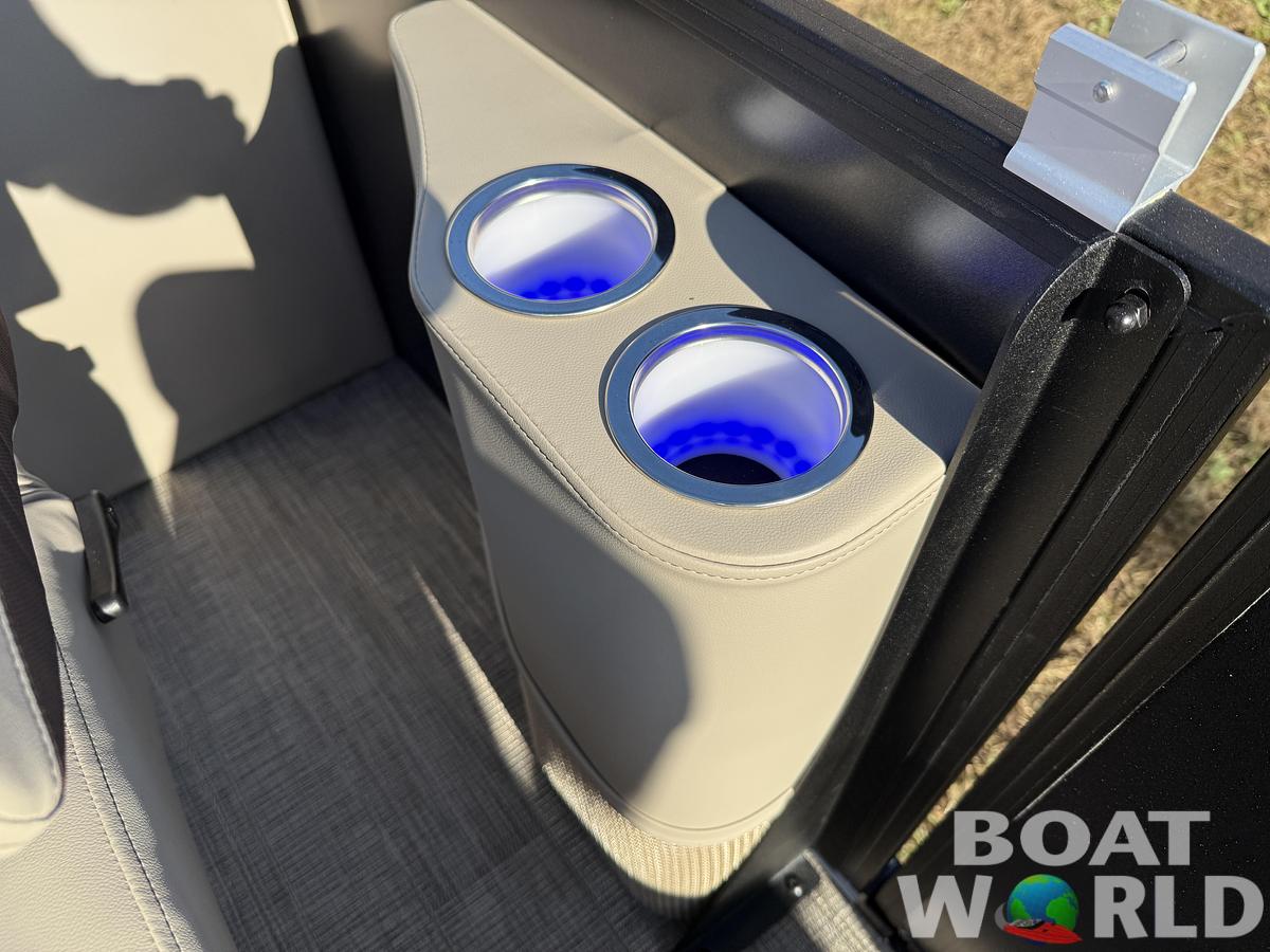 2026 Bentley Pontoons Legacy 223 Navigator DL Quad Lounge Tritoon & Honda 4-Stroke EFI