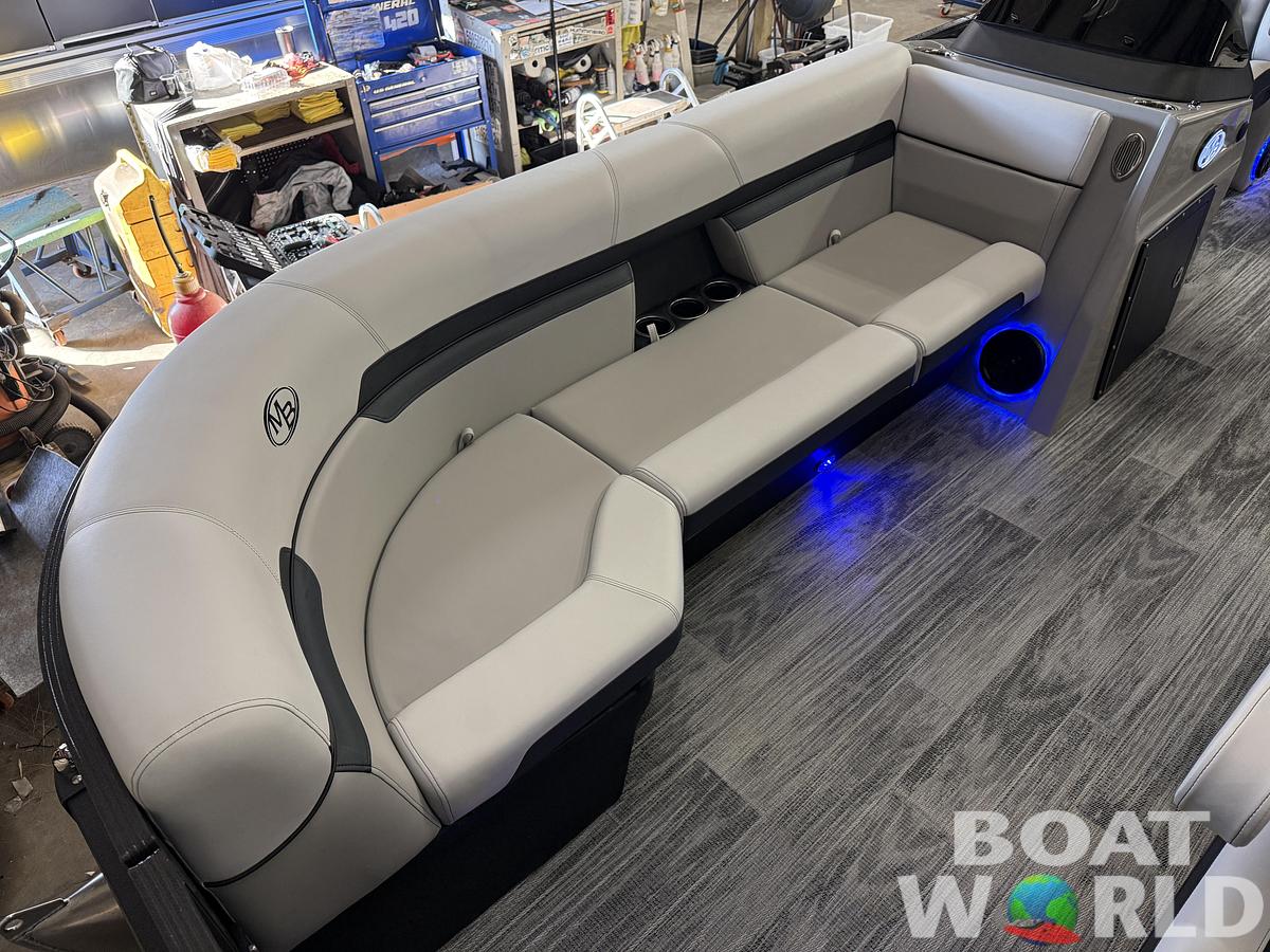 2026 Montego Bay 8522 DL Quad Lounge Tritoon