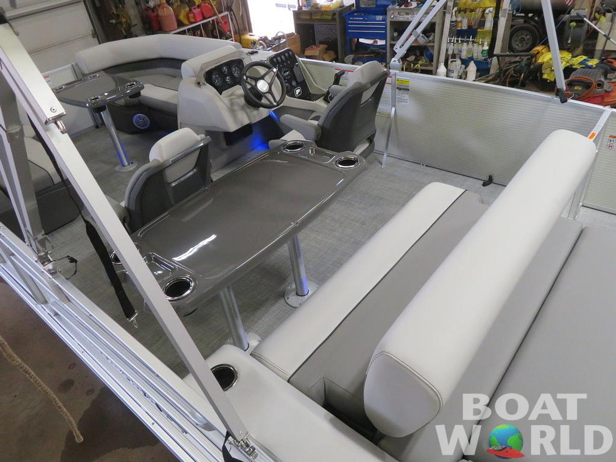 2025 Princecraft Vectra 21 RL Swingback SS Pontoon & Mercury 4-Stroke EFI