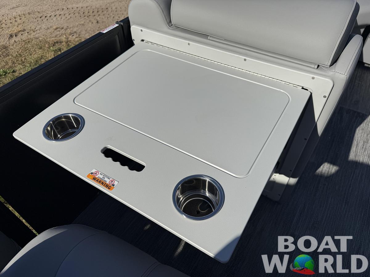 2026 Bentley Pontoons Legacy 220 Navigator Quad Lounge 