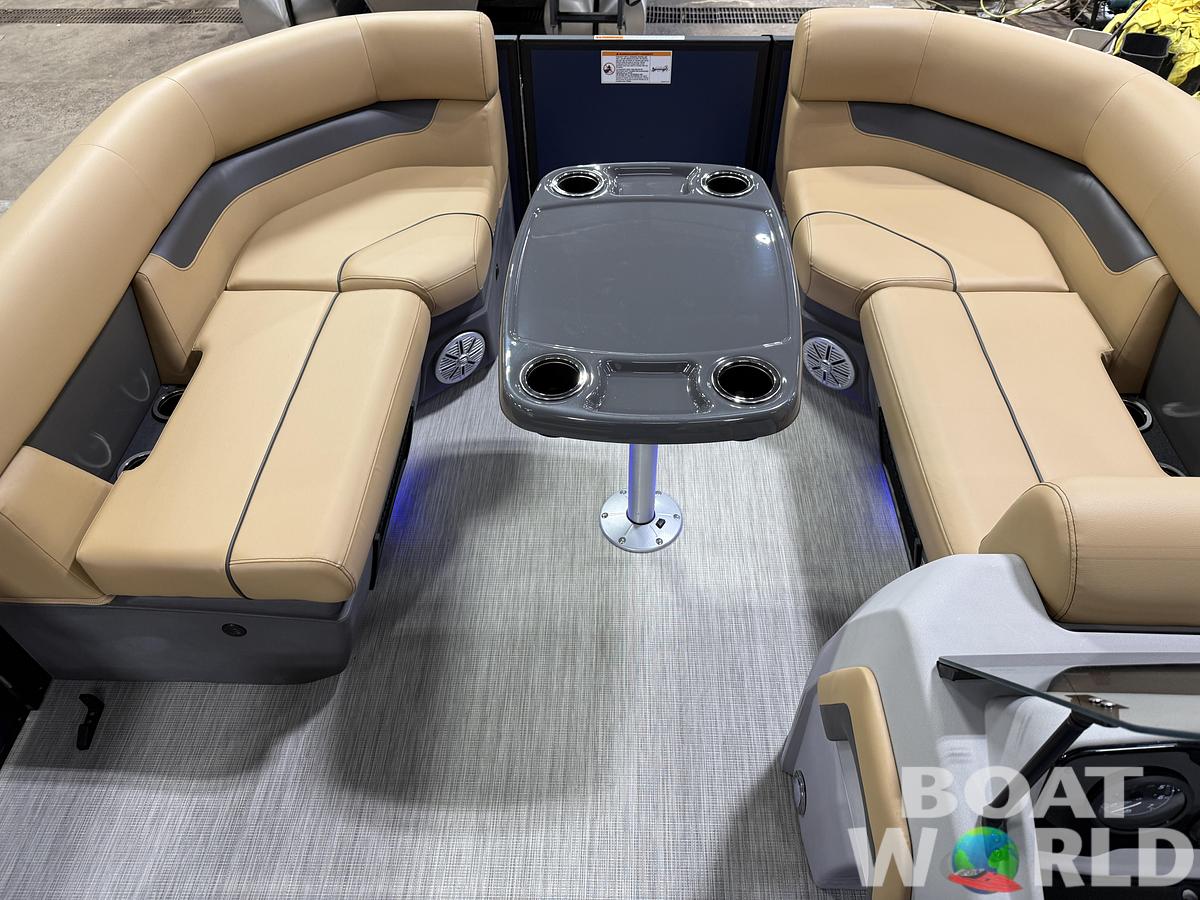 2027 Princecraft Vectra 21 RL Swingback Dinette $35495