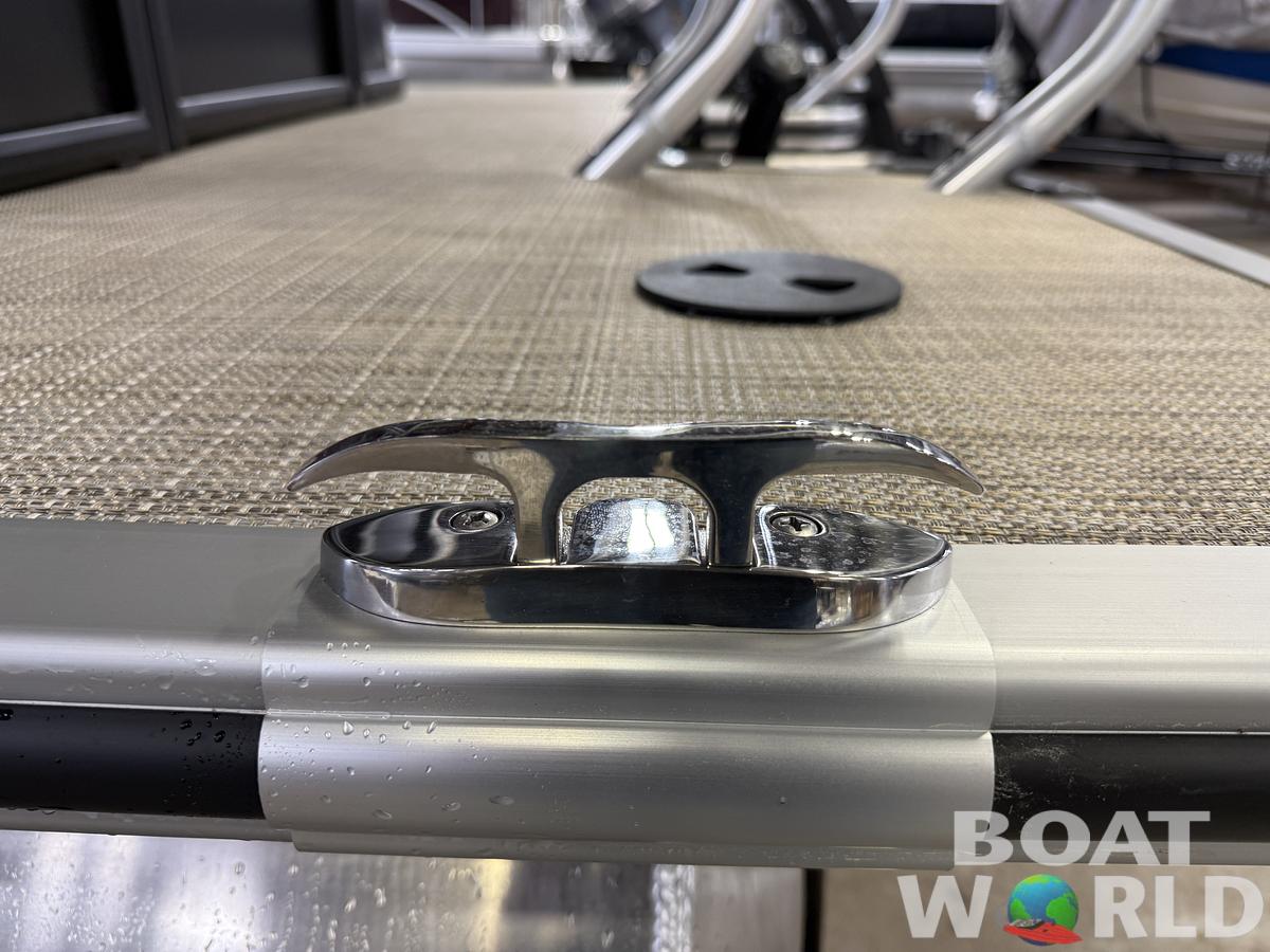 2025 Bentley Pontoons Legacy 220 Navigator Quad Lounge & Honda 4-Stroke EFI