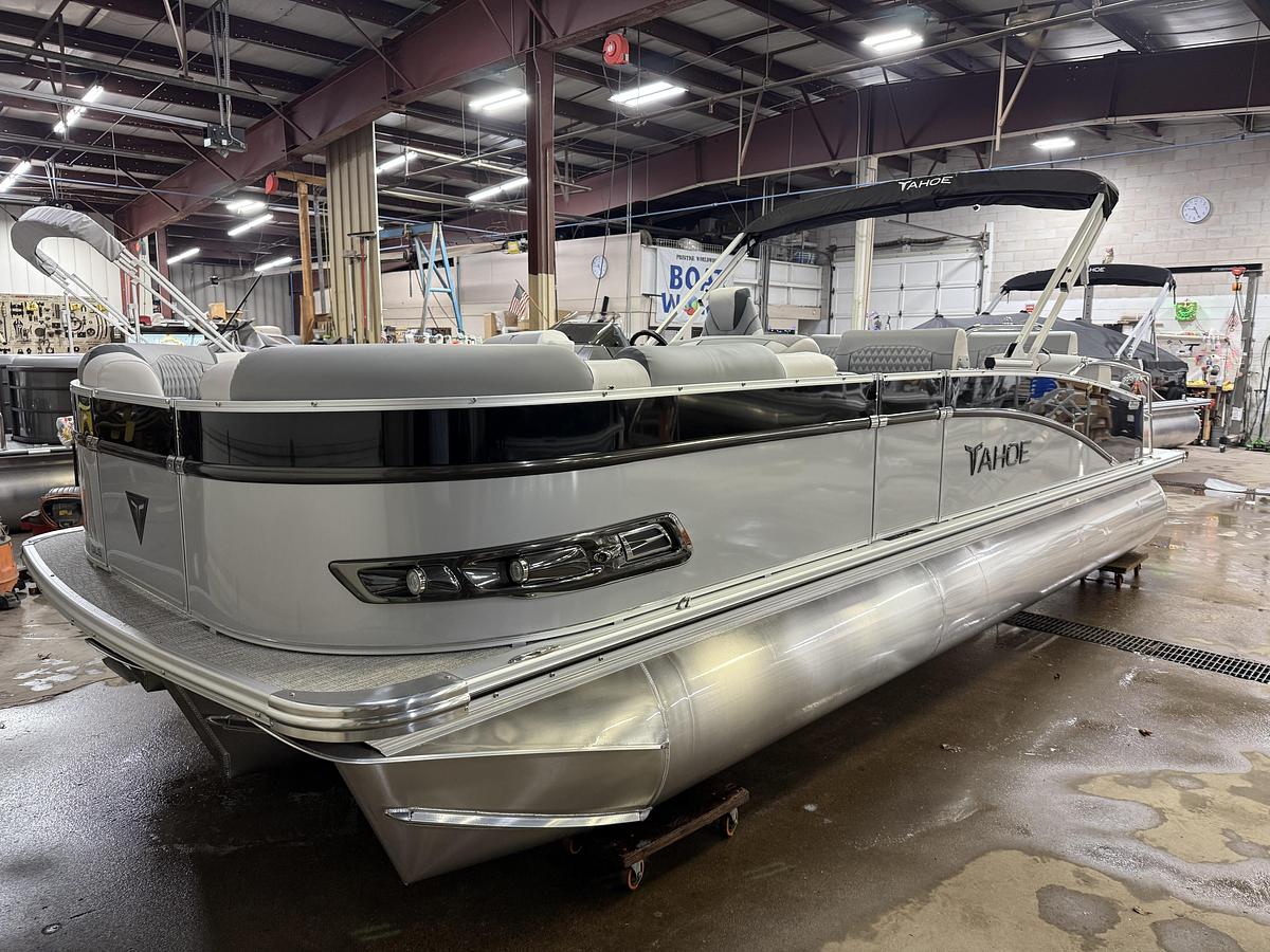 2025 Tahoe Pontoons Cascade 2385 Quad Lounge Shift Tritoon & 225HP 4-Stroke