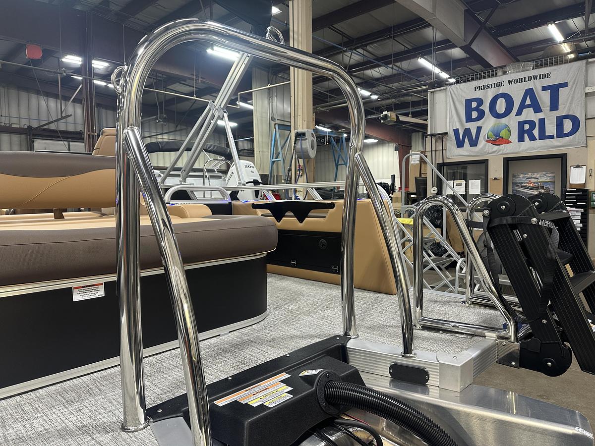 2025 Tahoe Pontoons LTZ 2385 Swingback (VRB) Windshield Tritoon & Honda 4-Stroke EFI