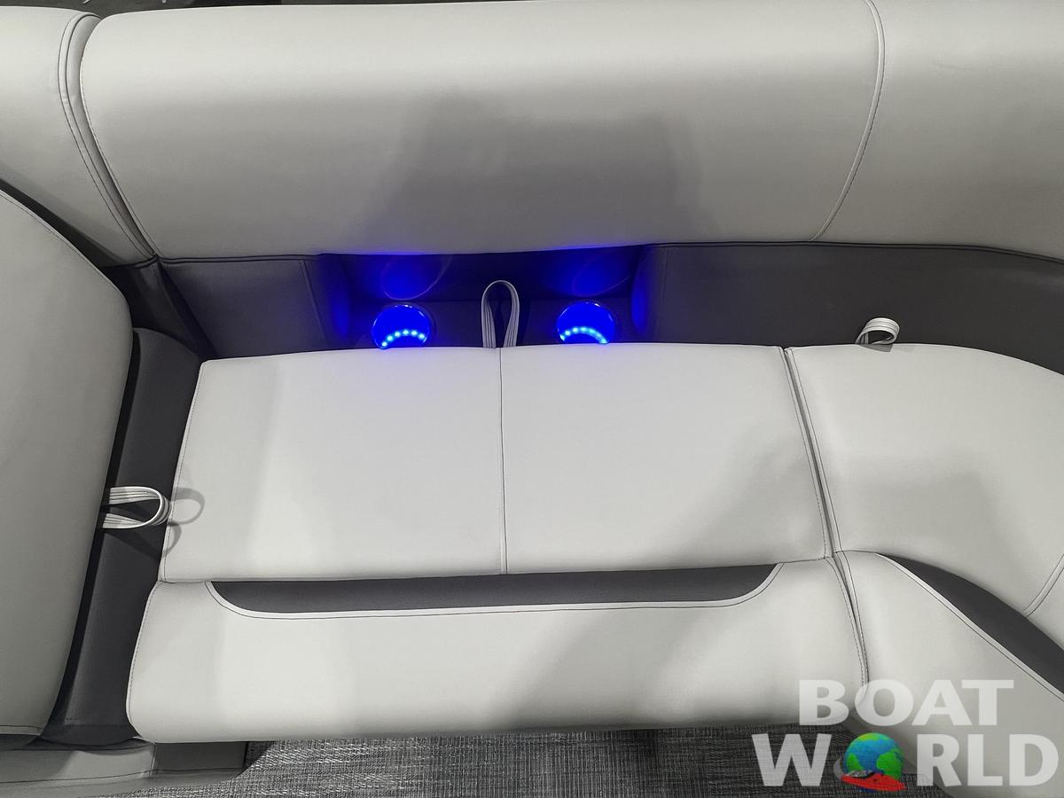 2026 Bentley Pontoons Legacy 223 Swingback Tritoon