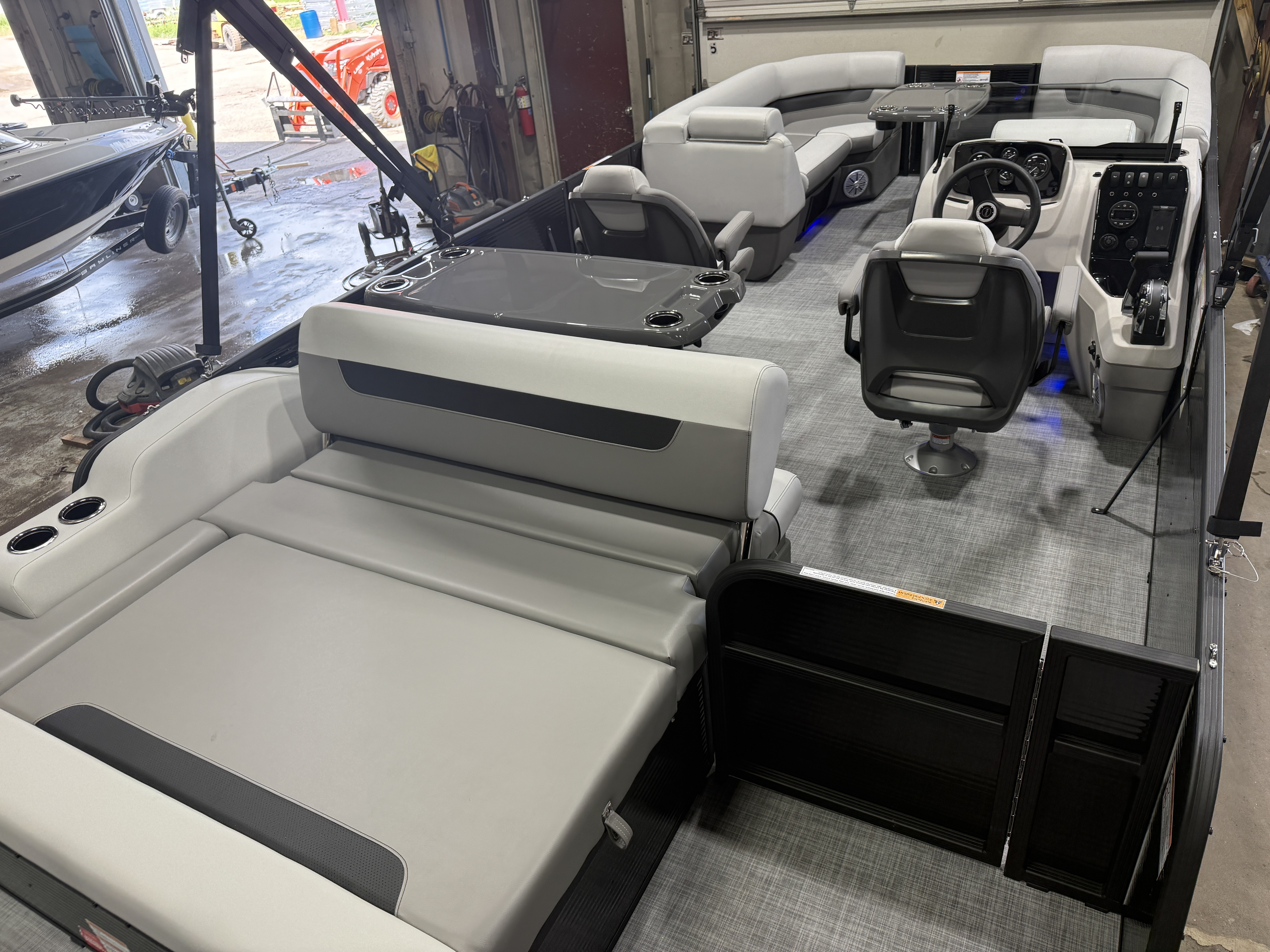 2026 Princecraft Vectra 23 RL SS Swingback Tritoon $43995