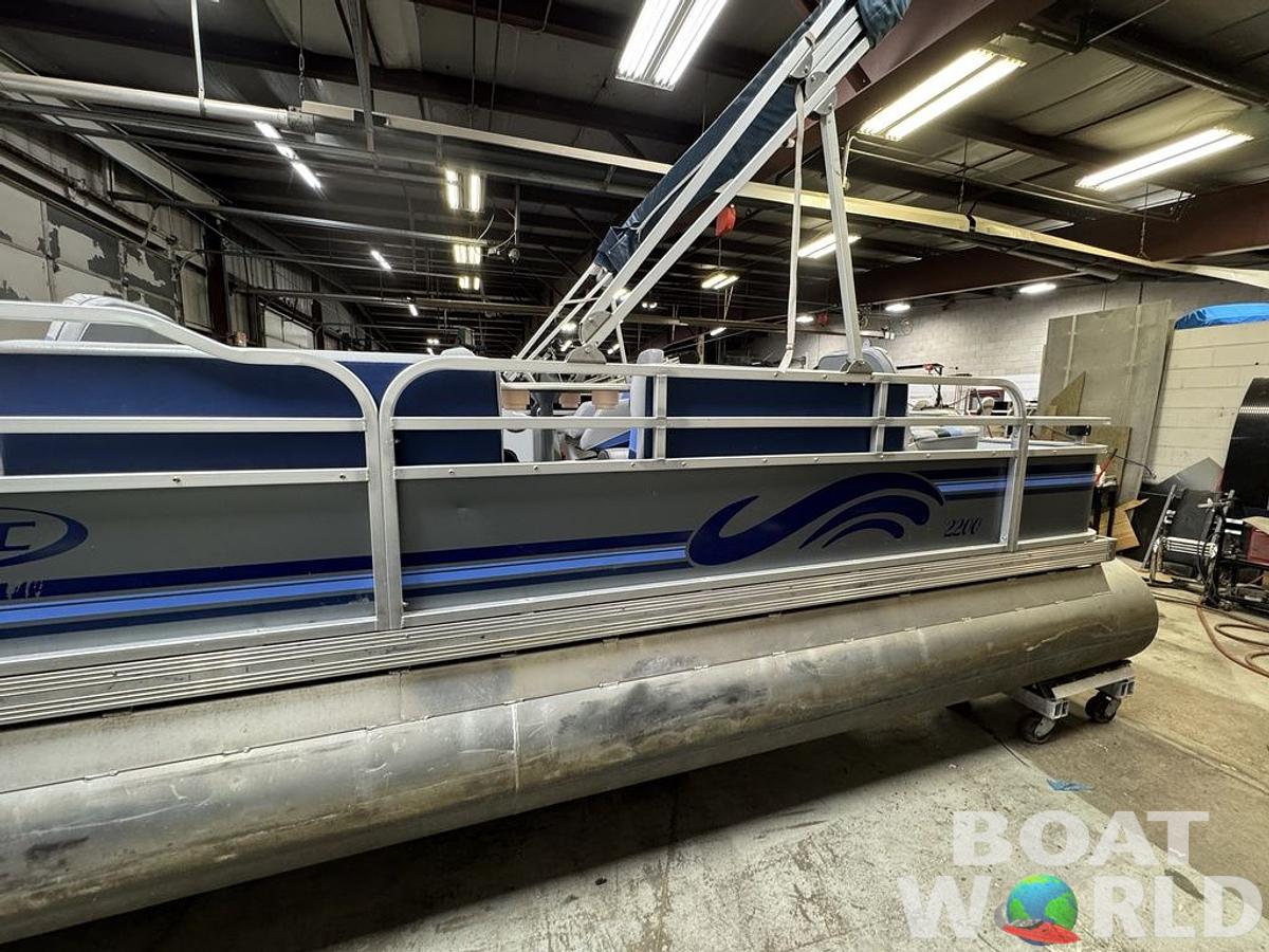 Used 2002 TMC 2200 FM Pontoon