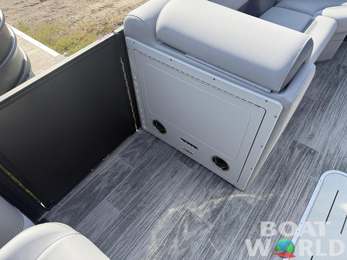 2026 Bentley Pontoons Legacy 223 Swingback Tritoon & Honda 4-Stroke EFI