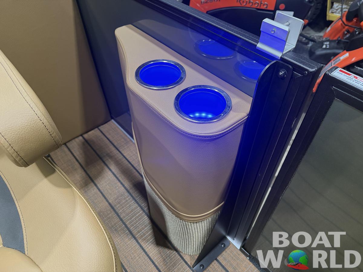 2026 Bentley Pontoons Legacy 220 Navigator DL Quad Lounge 