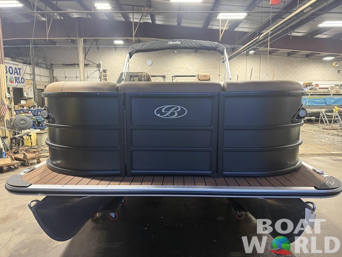 2026 Bentley Pontoons Legacy 220 Navigator Quad Lounge