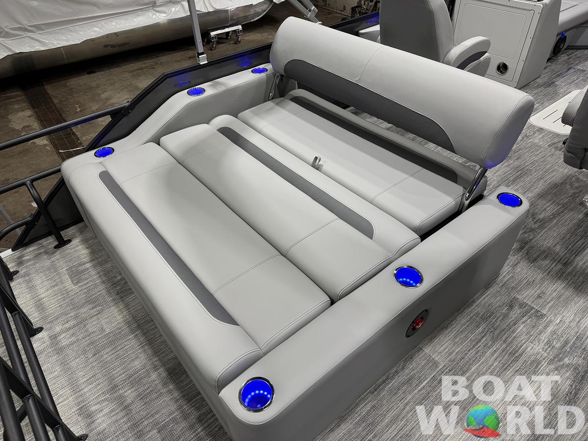 2026 Bentley Pontoons Legacy 223 Swingback Tritoon 