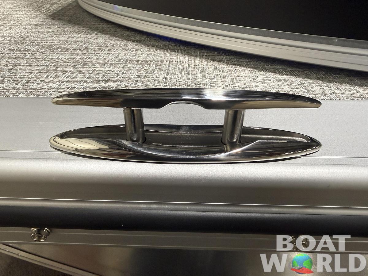 2026 Tahoe Pontoons LTZ 2385 Elite Windshield Tritoon