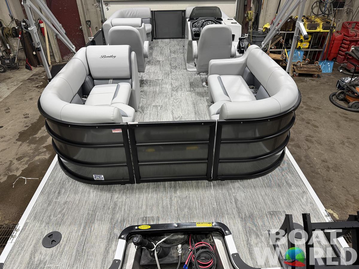 2026 Bentley Pontoons Legacy 220 Navigator Quad Lounge