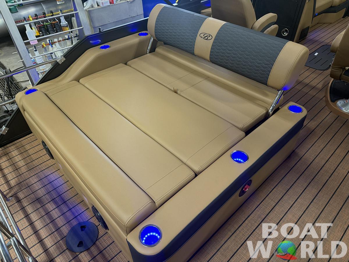 2026 Bentley Pontoons Elite 223 Swingback Tritoon