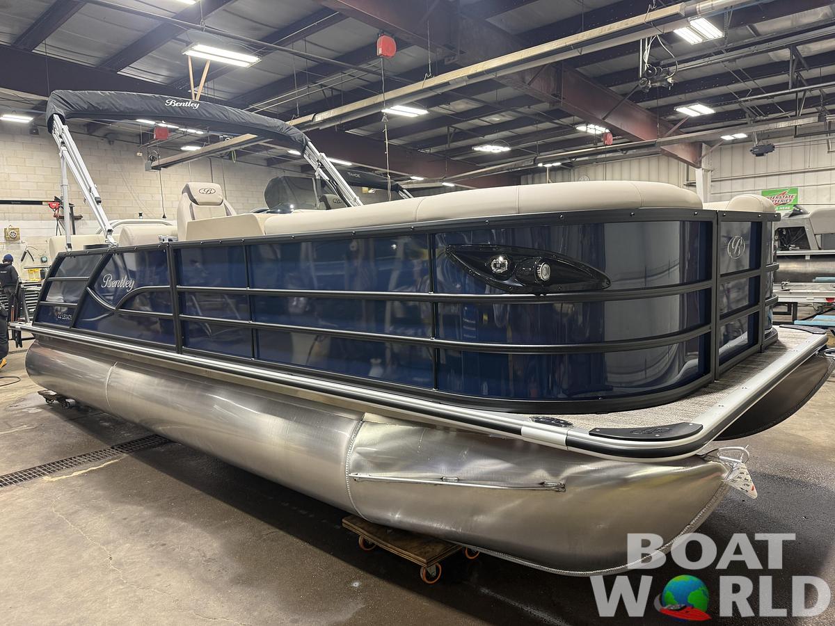 2026 Bentley Pontoons Legacy 220 QSB Swingback 