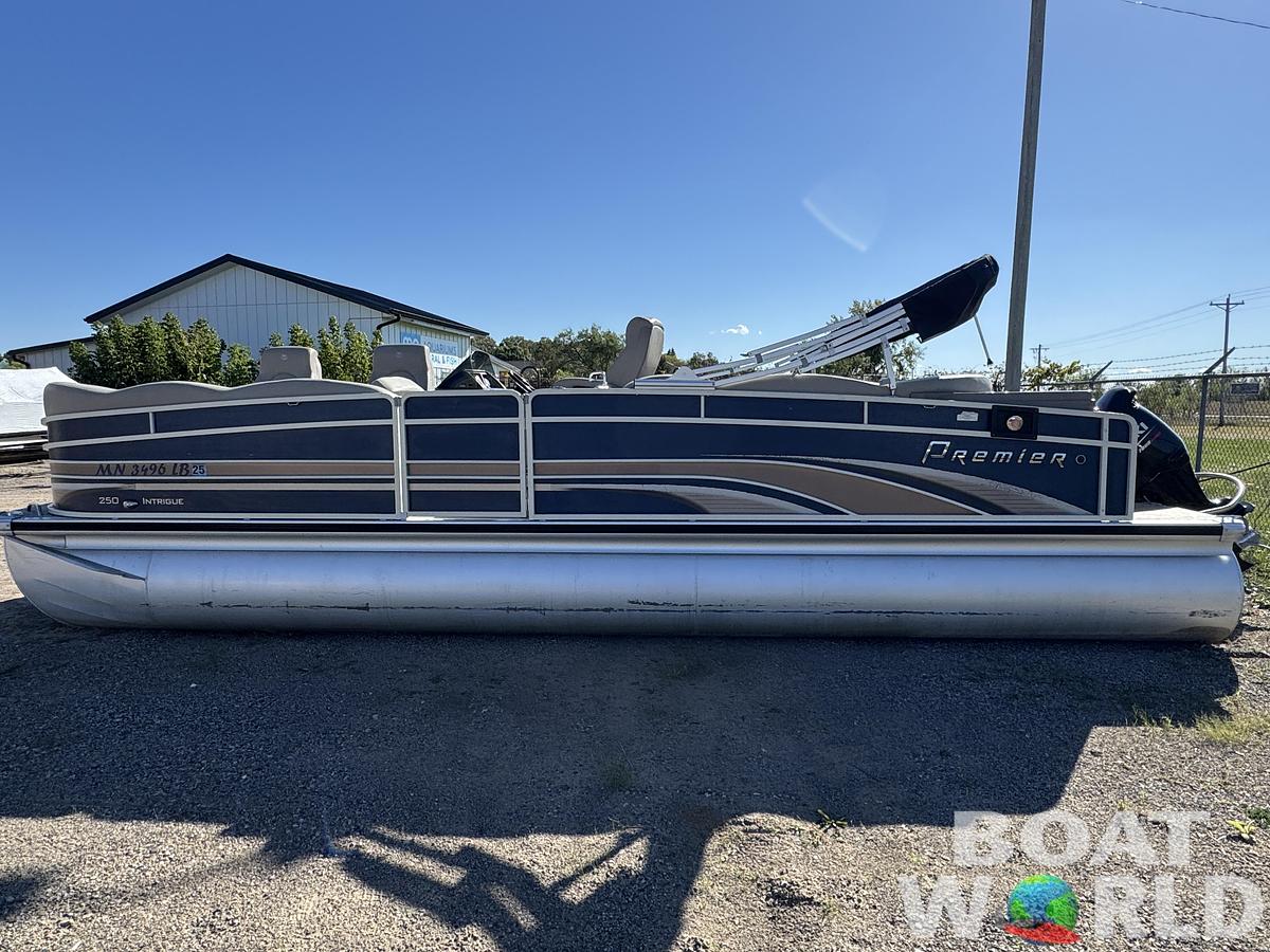 Used 2013 Premier 250 Intrigue Pontoon with 140HP Suzuki Fourstroke EFI