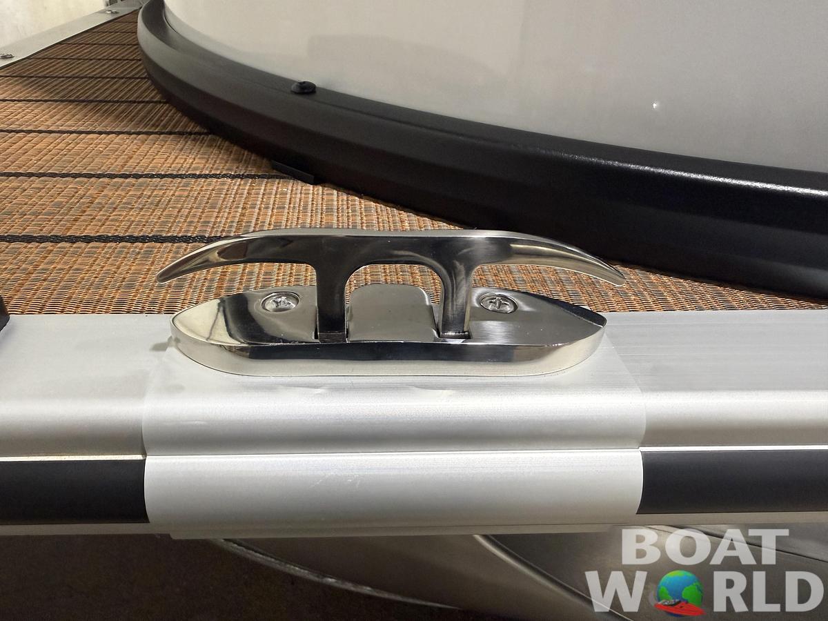 2026 Bentley Pontoons Legacy 220 Swingback
