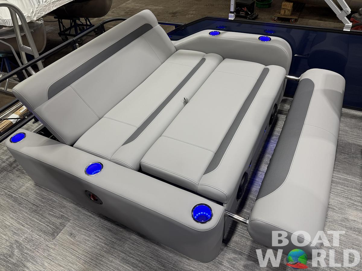 2026 Bentley Pontoons Legacy 223 Swingback Tritoon 