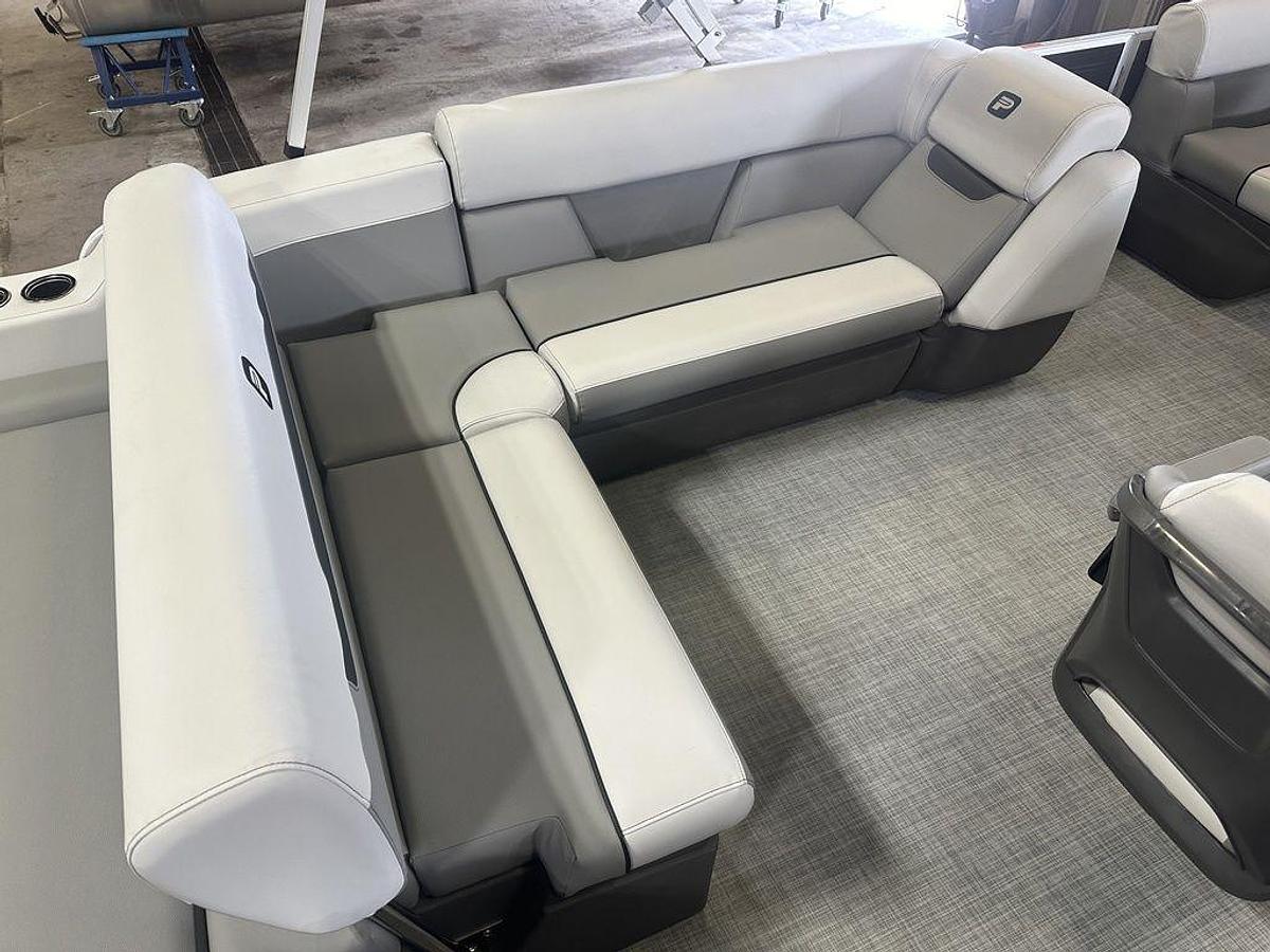 2025 Princecraft Vectra 21 RL Swingback Lounge Pontoon & Mercury 4-Stroke EFI