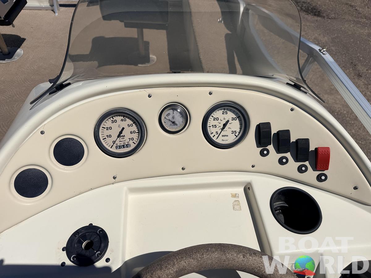 Used 2001 Lowe SunCruiser Trinidad 204 & 50HP Mercury 4Stroke -$11,995