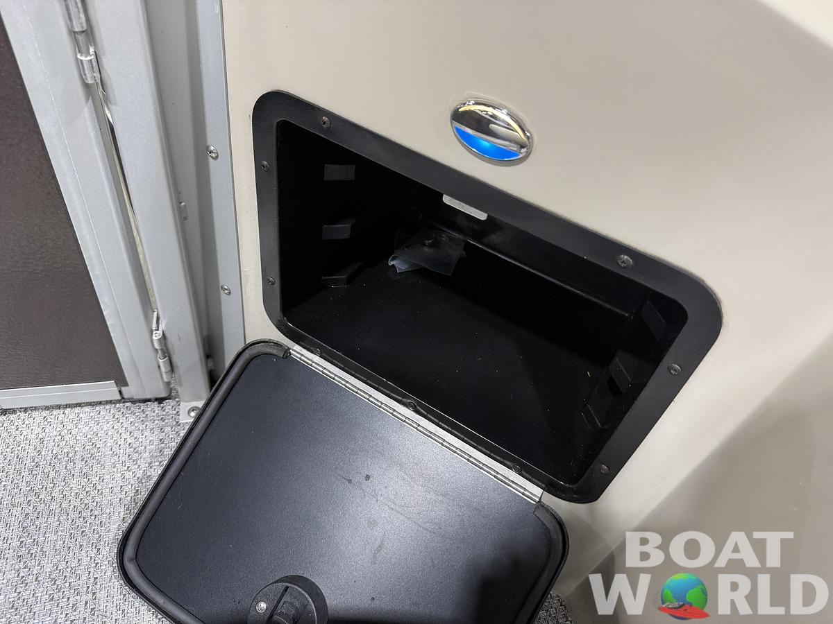 Used 2016 Premier 220 Castaway