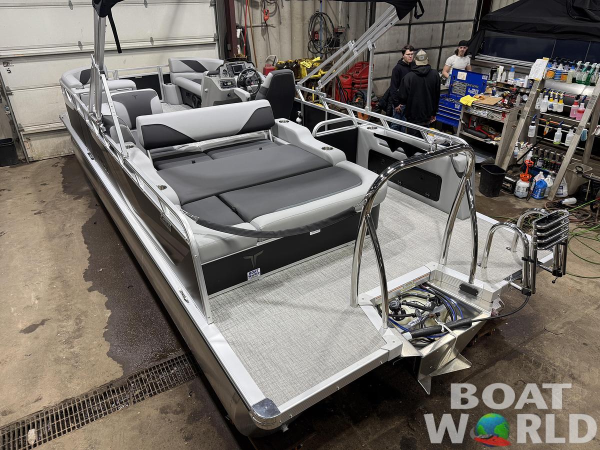 2026 Tahoe Sport VRB 2385 Swingback & 4-Stroke $34995