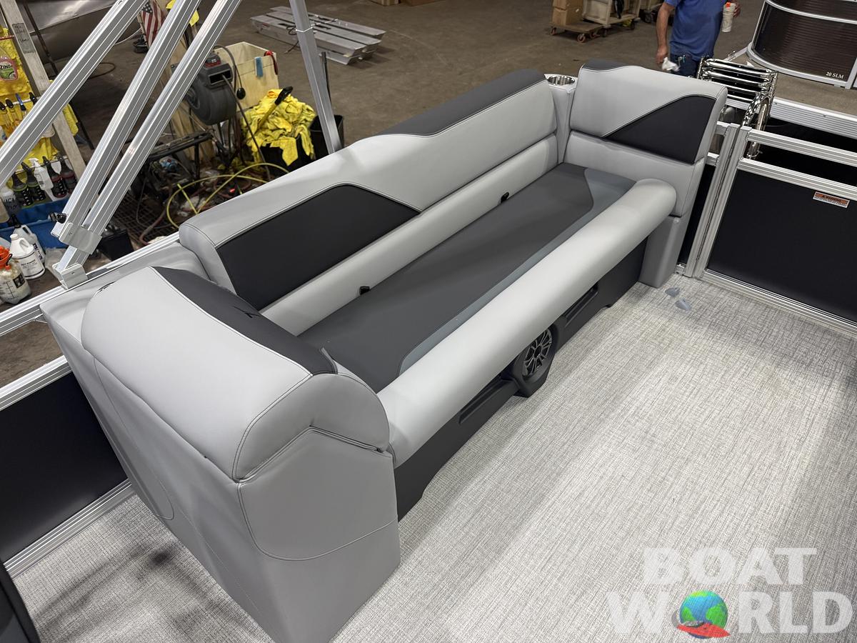 2027 Tahoe Sport 2380 Quad Lounge & 4-Stroke $32995