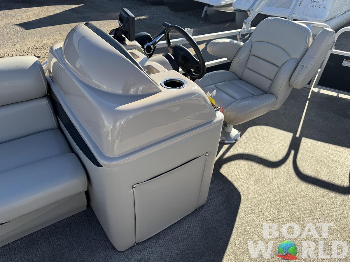 Used 2012 SunChaser Oasis 820 Pontoon