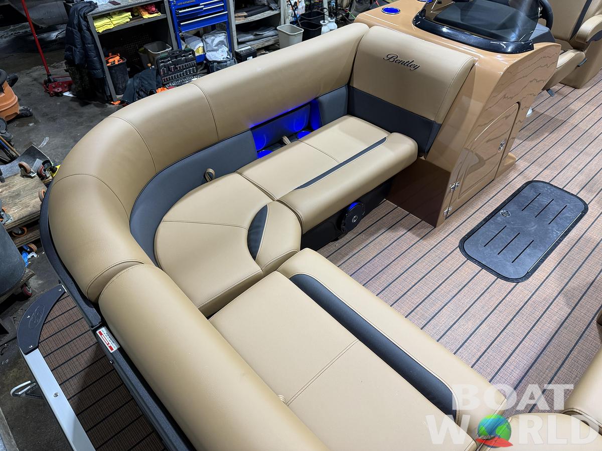 2026 Bentley Legacy 223 Navigator Quad Lounge Tritoon